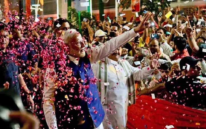 বিজেপি জোট ২৮৬, কংগ্রেস জোট ২০২