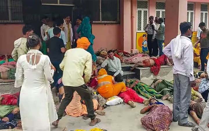 ভারতে পদদলিত হয়ে নিহত বেড়ে ১২১, ভোলে বাবাকে খুঁজছে পুলিশ