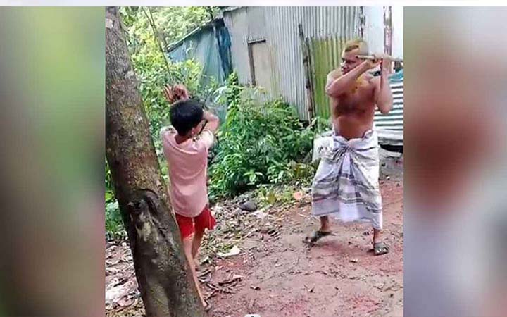 আখ চুরির অভিযোগে শিশুকে গাছে ঝুলিয়ে নির্যাতন