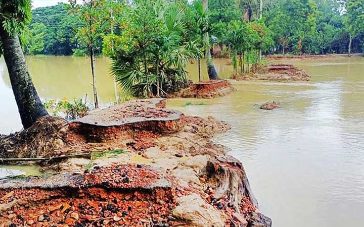 কুমিল্লায় বন্যায় ১১০০ কিলোমিটার পাকা সড়কের ক্ষতি