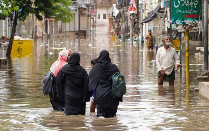 পাকিস্তানে ভারী বৃষ্টিপাতে নিহত বেড়ে ৩৪১