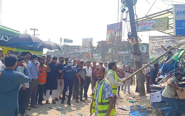 চকরিয়ায় পৌরশহরকে যানজটমুক্ত করতে প্রশাসনের অভিযান