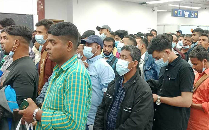 লিবিয়া থেকে ফিরলেন ১৫৭ বাংলাদেশি
