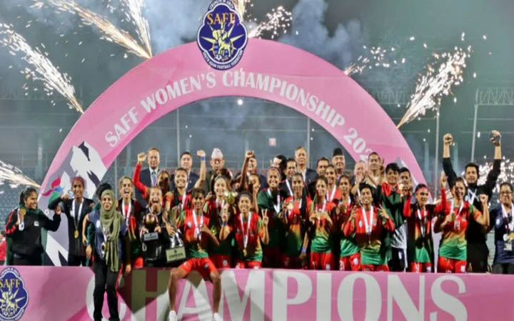 ঢাকায় পৌঁছেছেন সাফজয়ী ফুটবলাররা, যে পথ দিয়ে যাবে ছাদখোলা বাস