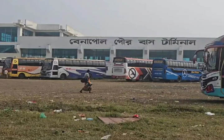 বেনাপোলে তৃতীয় দিনের মতো সড়ক যোগাযোগ বিচ্ছিন্ন