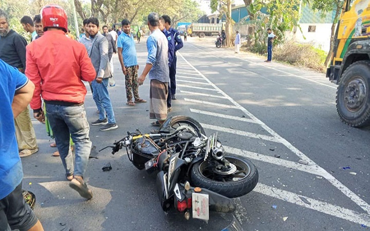 একদিনেই সড়কে নিভল ১৯ প্রাণ