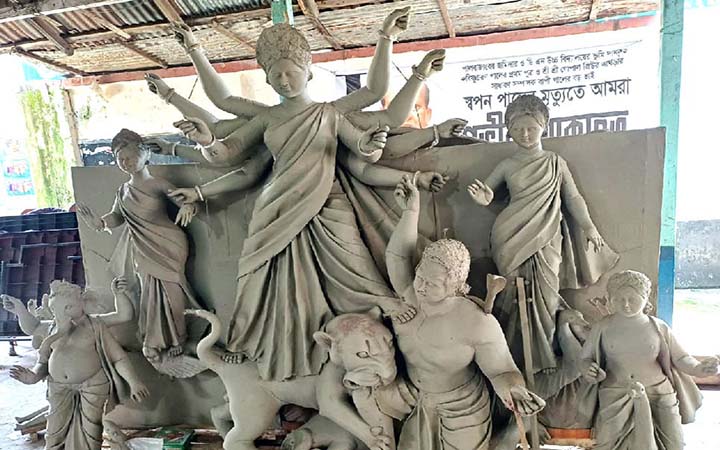 চাঁদপুরে ২২৪ মণ্ডপে চলছে শারদীয় দুর্গাপূজার শেষ মুহূর্তের প্রস্তুতি