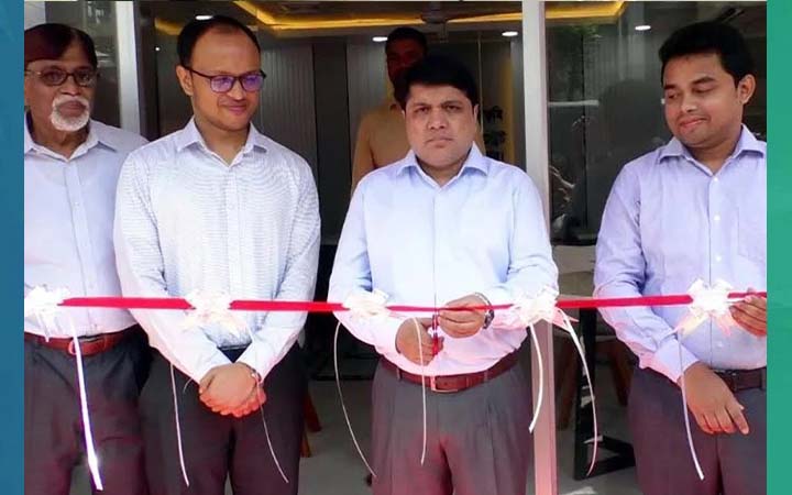 লক্ষ্মীপুর ভূমি অফিসে পাঠাগারের উদ্বোধন