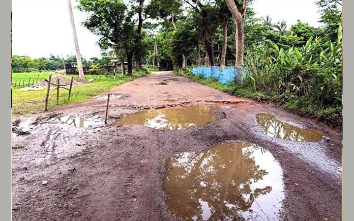 বিশ্বনাথে বেহাল সড়ক, দুর্ভোগ পোহাচ্ছে জনসাধারণ