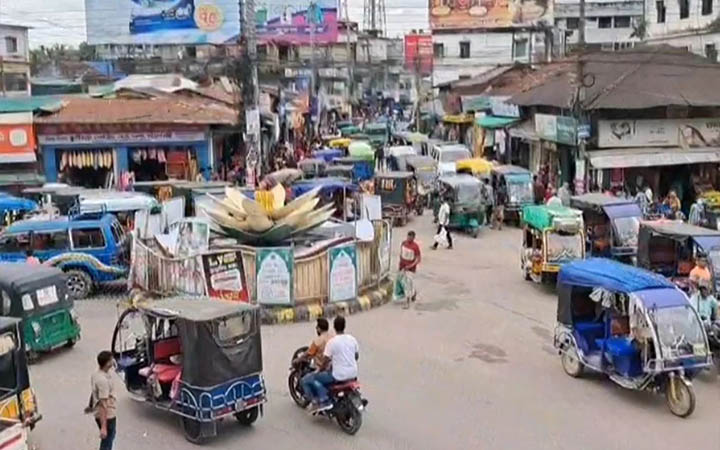 স্বাভাবিক জনজীবনে ফিরছে খাগড়াছড়ি