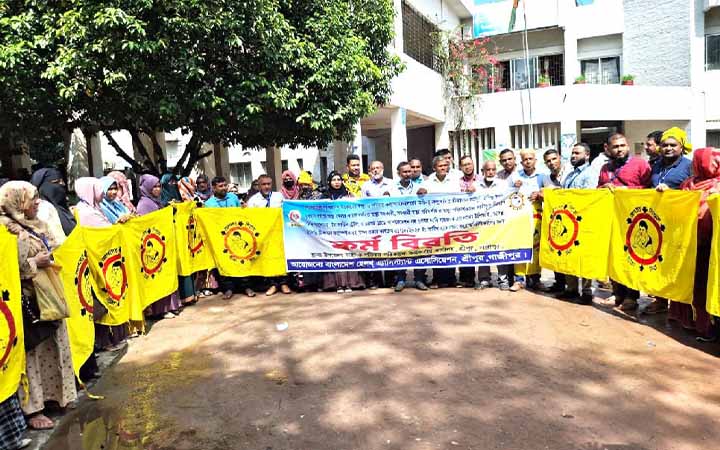 শ্রীপুরে ছয় দফা দাবিতে স্বাস্থ্য সহকারীদের কর্মবিরতি