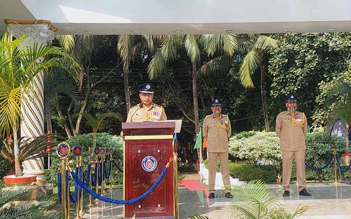 টাঙ্গাইলে বিভাগীয় ক্যাডেট এসআইদের প্রশিক্ষণ সমাপনী কুচকাওয়াজ