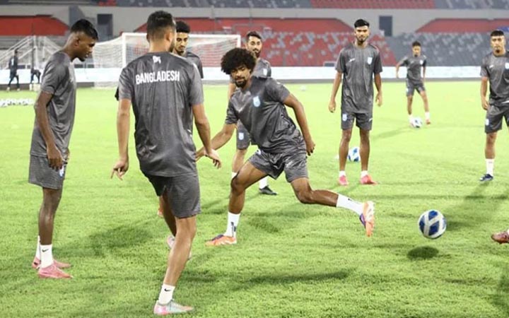 বাঁচা-মরার লড়াইয়ে রাতে হংকংয়ের মুখোমুখি বাংলাদেশ