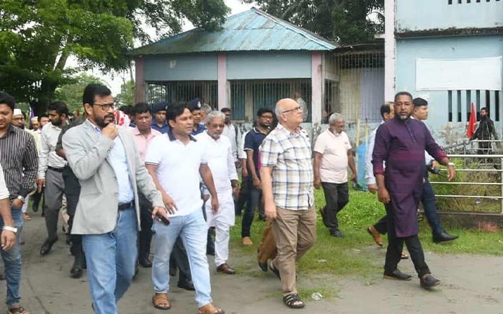 জনগণের দোরগোড়ায় সেবা পৌঁছে দিতে সরকার কাজ করছে: ফারুক-ই-আজম