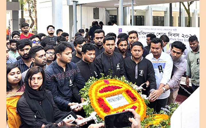 ঢাকা বিশ্ববিদ্যালয়ের শোক দিবসে ছাত্রদলের শ্রদ্ধা নিবেদন