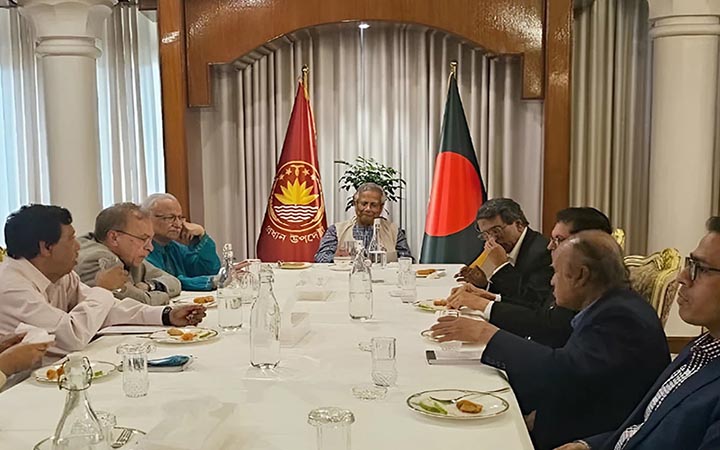 দলগুলোর সঙ্গে জরুরি বৈঠকে ঐকমত্য কমিশন, রয়েছেন প্রধান উপদেষ্টা