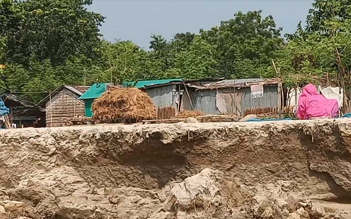 চাঁপাইনবাবগঞ্জে পদ্মার ভাঙনে দিশেহারা ৫০ হাজার মানুষ