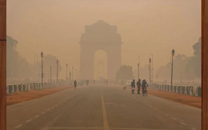 ধোঁয়াশায় ঢেকে গেছে দিল্লি, ১৬ গুণ বেশি দূষণ