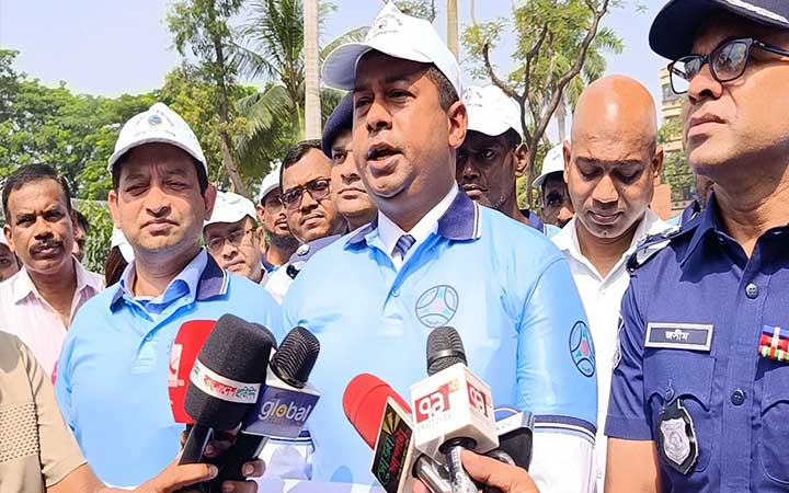গাড়ির গতি নিয়ন্ত্রণ না করলে জীবনের নিয়ন্ত্রণ থাকে না : নারায়ণগঞ্জের ডিসি
