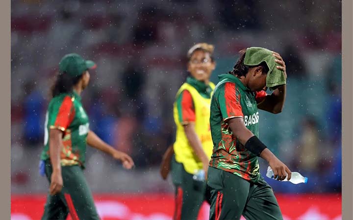 বৃষ্টিতে ভেসে গেল বাংলাদেশ-ভারত ম্যাচ
