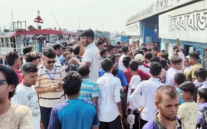 জেলার দাবিতে ভৈরবে একযোগে সড়ক-রেল-নৌপথ অবরোধের ঘোষণা