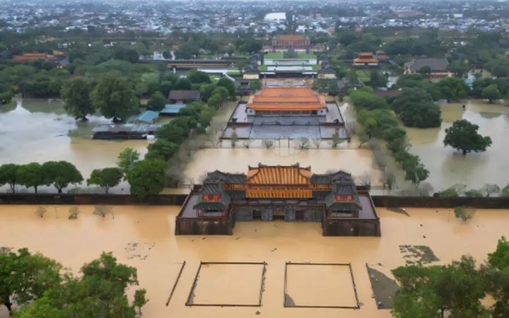 ভিয়েতনামে রেকর্ড বৃষ্টিতে ভয়াবহ বন্যায় ৯ জনের প্রাণহানি