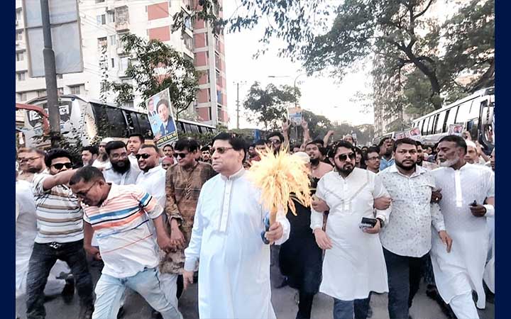 যাত্রাবাড়ীতে ৩১ দফার লিফলেট বিতরণ ও গণসংযোগ নবীউল্লাহ নবীর