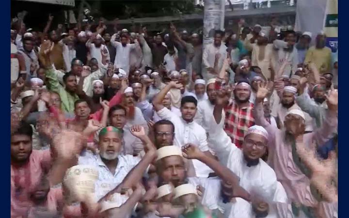 ২১তম দিনে অবস্থান কর্মসূচিতে ইবতেদায়ি শিক্ষকরা