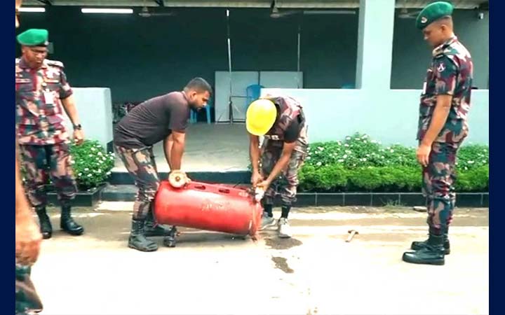 অভিনব কায়দায় মদ পাচার, জব্দ করলো বিজিবি