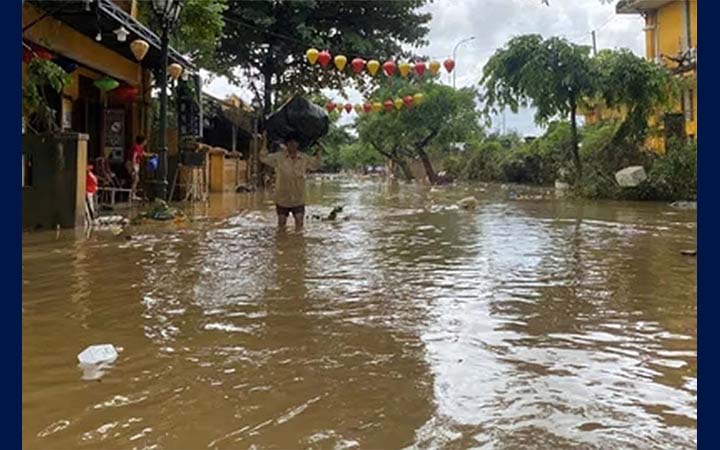 ভিয়েতনামে বন্যায় মৃতের সংখ্যা বেড়ে ৪০