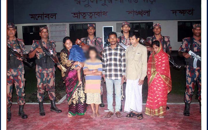 ফুলবাড়ী সীমান্তে ভারতীয় নাগরিকসহ আটক ৬