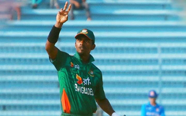 আজিজুলের সেঞ্চুরিতে সিরিজ ড্র করল বাংলাদেশ