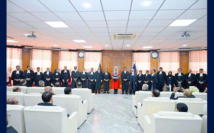 শপথ নিলেন হাইকোর্টের স্থায়ী ২১ বিচারপতি