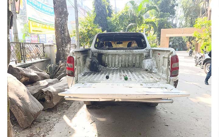 গোপালগঞ্জে গণপূর্ত অফিসে পেট্রোল বোমা নিক্ষেপ