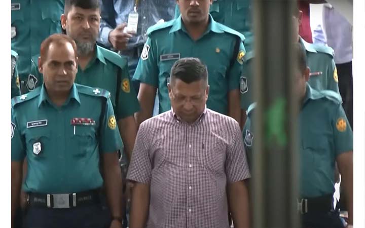 ট্রাইব্যুনালে আনা হলো হাসিনার মামলার রাজসাক্ষী সাবেক আইজিপি মামুনকে