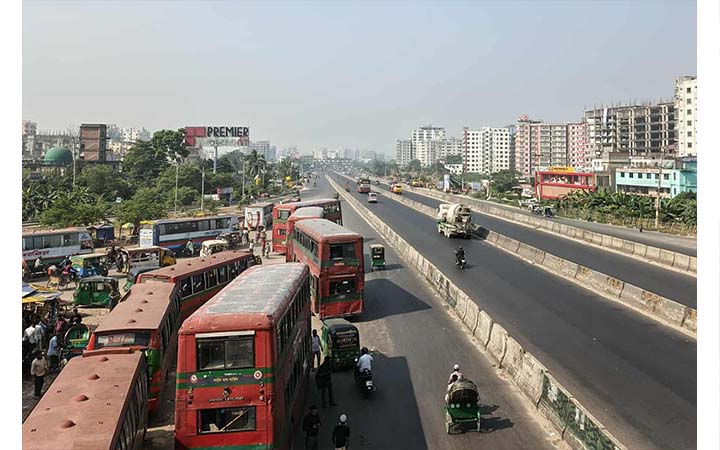 লকডাউনের প্রভাব পড়েনি ঢাকা-চট্টগ্রাম মহাসড়কে