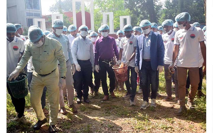 বগুড়া সরকারি শাহ সুলতান কলেজ ছাত্রদলের পরিষ্কার-পরিচ্ছন্নতা অভিযান