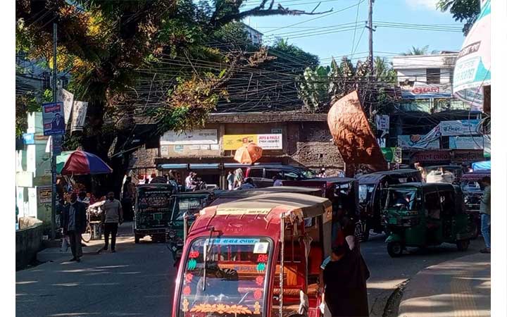 কক্সবাজারে যান চলাচল স্বাভাবিক