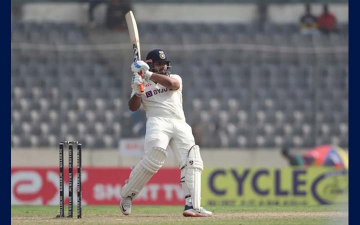 টেস্টে ছক্কার রেকর্ড ঋষভের, টপকালেন শেবাগকে