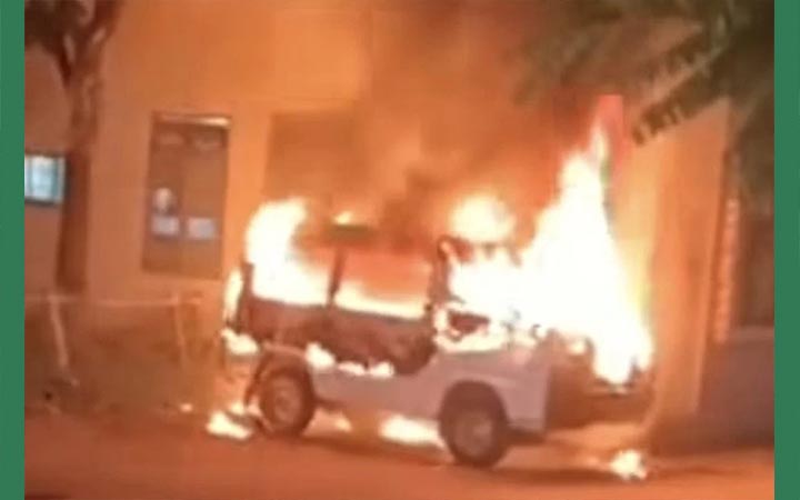 সিলেটে অ্যাম্বুলেন্স ও বাসে আগুন