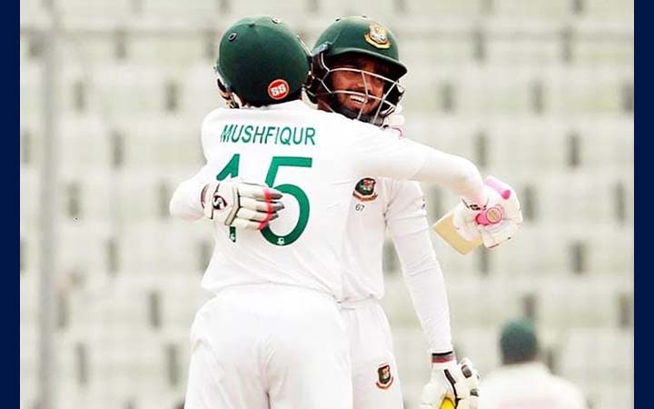 মুমিনুল-মুশফিকের ব্যাটে এগোচ্ছে বাংলাদেশ
