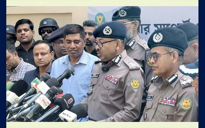 ডিজিটাল প্ল্যাটফর্ম ব্যবহারে সতর্ক থাকার আহ্বান ডিএমপি কমিশনারের