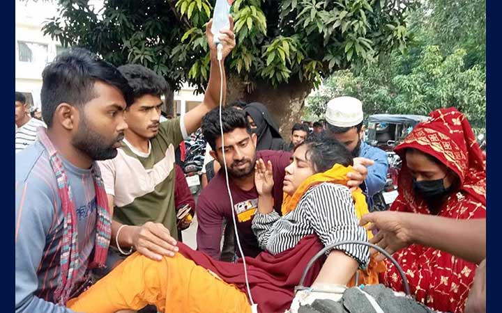 ভূমিকম্পের পর মাগুরায় আতঙ্কে অসুস্থ শতাধিক গার্মেন্টস কর্মী