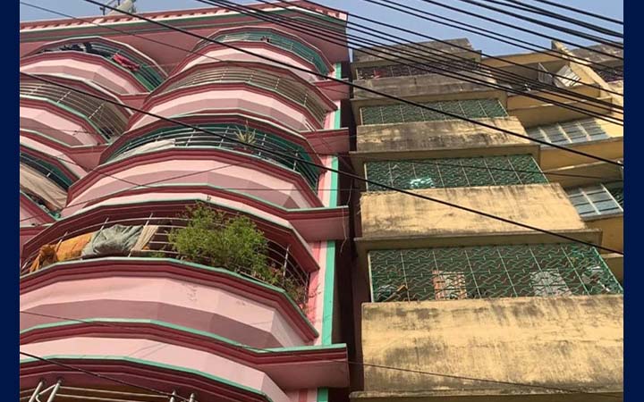 চট্টগ্রামে ভূমিকম্পে হেলে পড়েছে ভবন