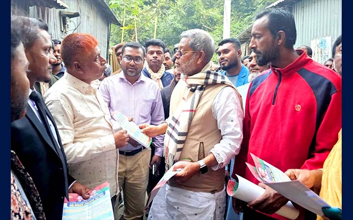 ৩১ দফা বাস্তবায়নে বগুড়ায় লিফলেট বিতরণ