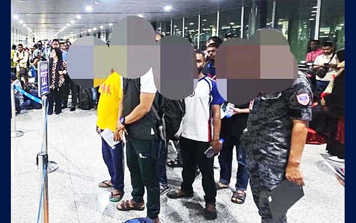 ৪৯ বাংলাদেশিকে ফেরত পাঠালো মালয়েশিয়া