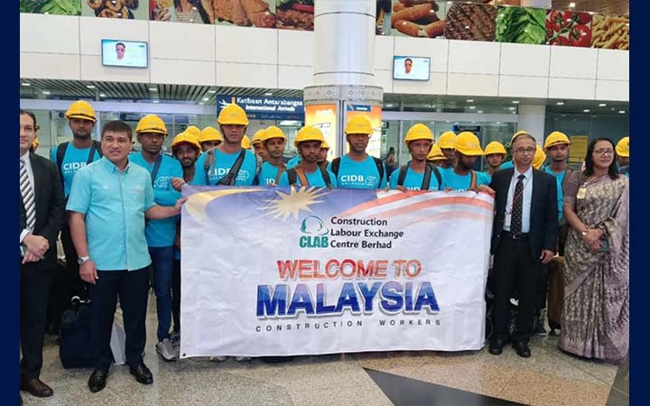 জটিলতা কাটিয়ে অবশেষে মালয়েশিয়া গেলেন ৬০ কর্মী