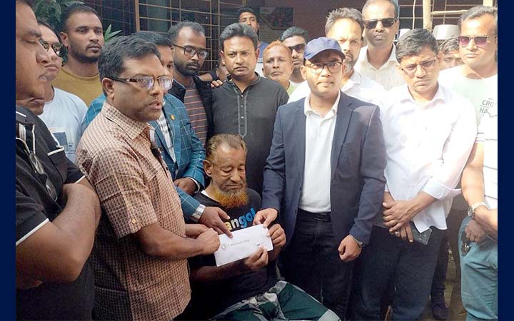বগুড়ায় কিডনি রোগী শাহনেওয়াজকে আর্থিক সহায়তা দিলেন তারেক রহমান