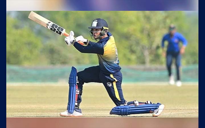 ১২ বলে ফিফটি, ৩২ বলে সেঞ্চুরি করে রেকর্ড বইয়ে অভিষেক