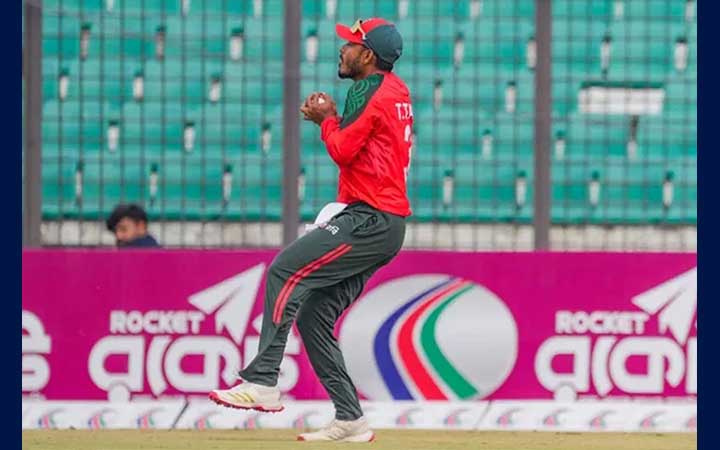 ৫ ক্যাচ নিয়ে বিশ্ব রেকর্ড গড়লেন তানজিদ